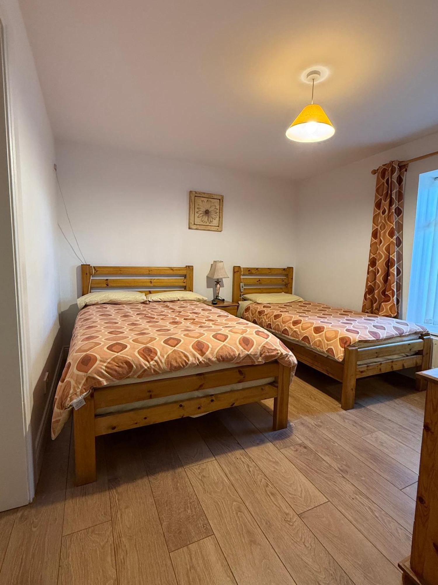 באליהייג Oneills Apartments מראה חיצוני תמונה