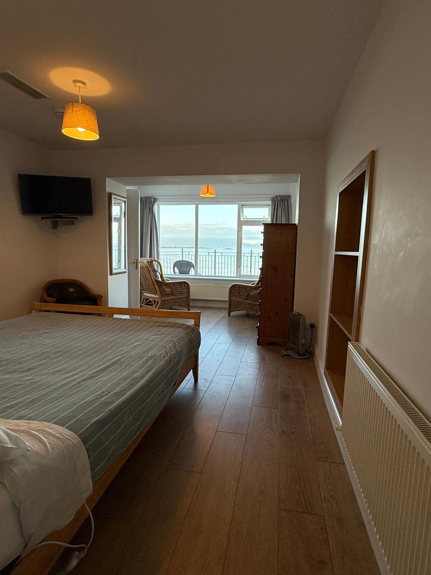 באליהייג Oneills Apartments מראה חיצוני תמונה